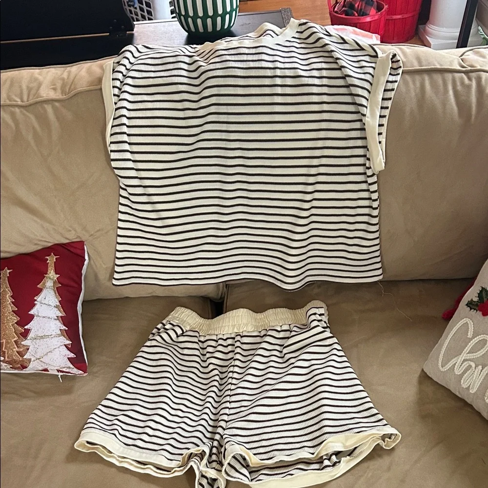 Striped Brown and Cream Lounge Set L - Picture 1 of 3